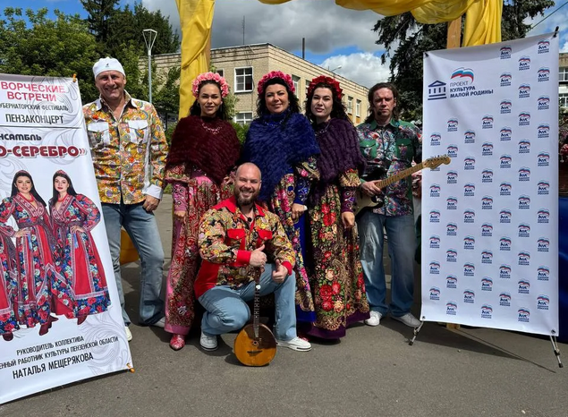 Ансамбль «Злато-Серебро» выступил в Мокшане в рамках проекта «Творческие встречи»